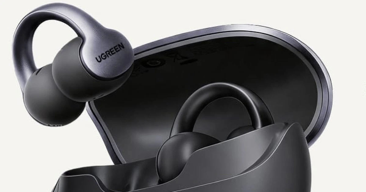 A UGREEN ClipBuds Pro 2 open-ear earbud with its clip-on hook, next to the open charging case.